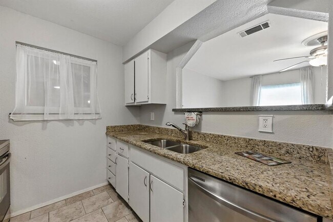 Building Photo - 6903 Deatonhill Dr