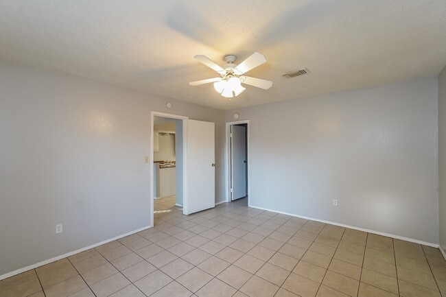 Building Photo - 7622 Millbrae Ln