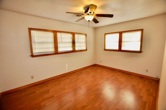 Building Photo - FOR LEASE! Nice 5 BR - 3 Bath - 2,600+ sf ...