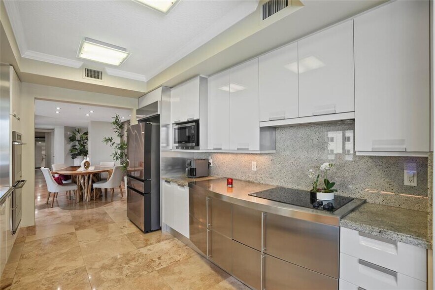 Building Photo - 715 Bayshore Dr