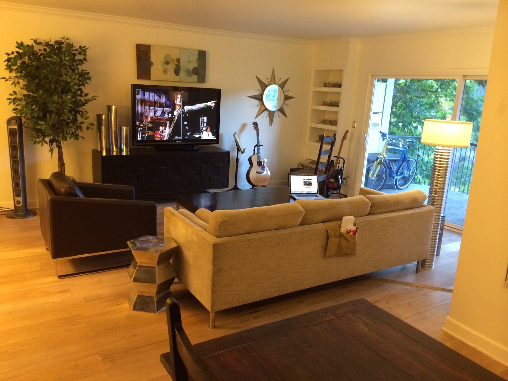 Building Photo - 7560 Hollywood Blvd