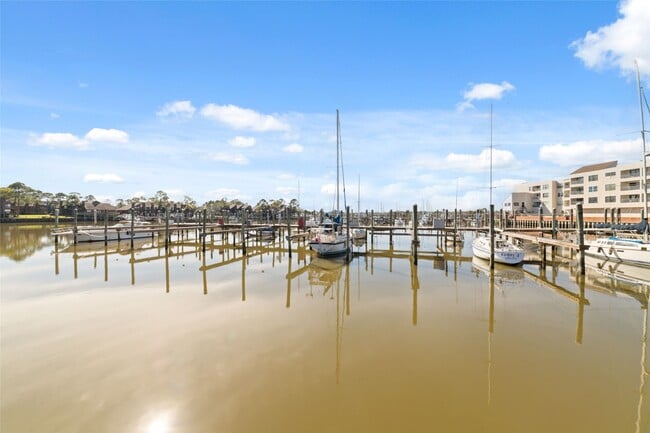 Building Photo - 717 Davis Rd