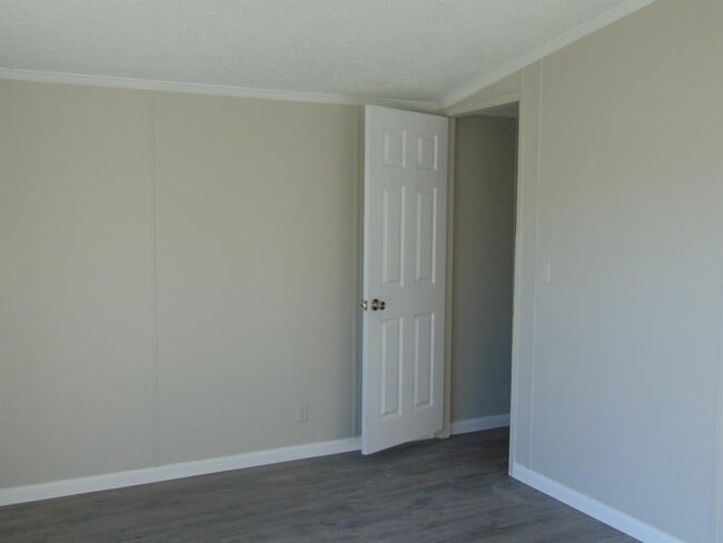 Building Photo - 909 Barrier Ln