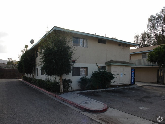 Building Photo - Chinaberry Apartments