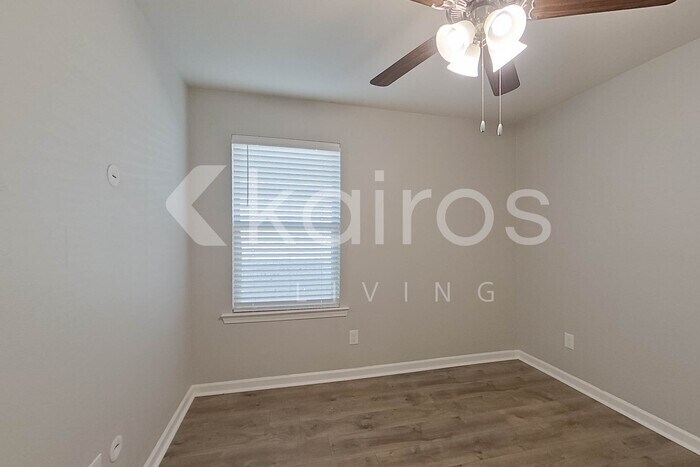 Building Photo - 418 Mango Dr