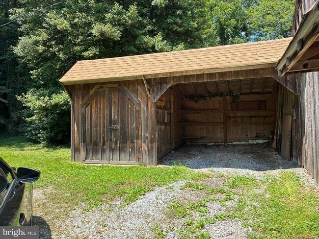 Building Photo - 315 E Street Rd