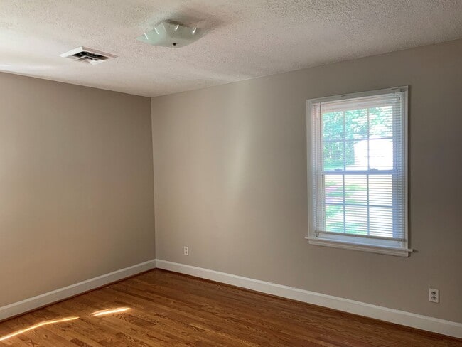 Building Photo - Split Foyer Home in Rustburg