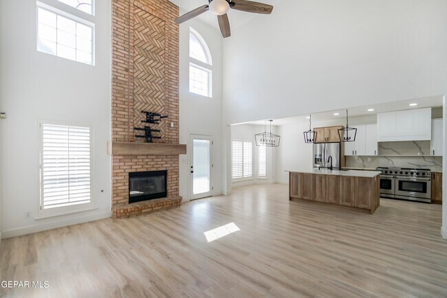 Building Photo - 918 Bellacumbre Dr