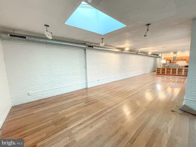 Building Photo - 212 Race St