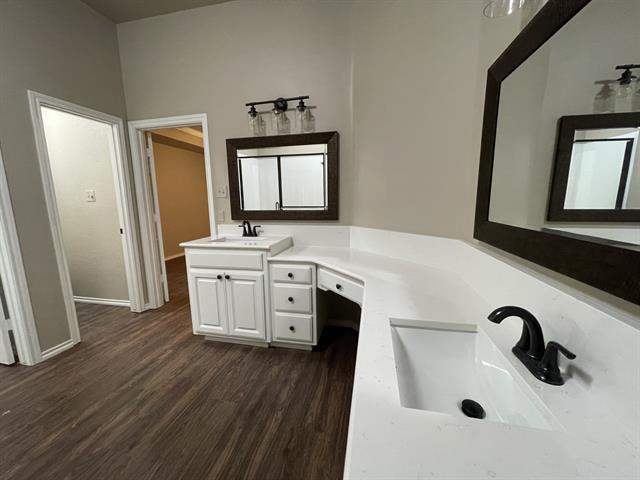 Building Photo - 204 Carlsbad Dr