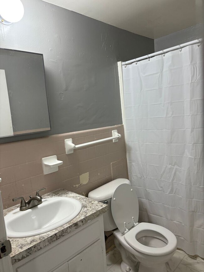 Building Photo - 1BED/1BATH Near I10 and Monroe