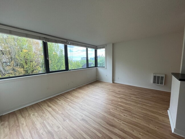 Building Photo - 1Bd/1Ba Home in Goose Hollow neighborhood ~ Secured Garage Parking and Additional Storage Unit!!!