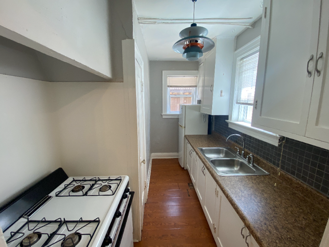 Building Photo - 1619 S Van Buren St