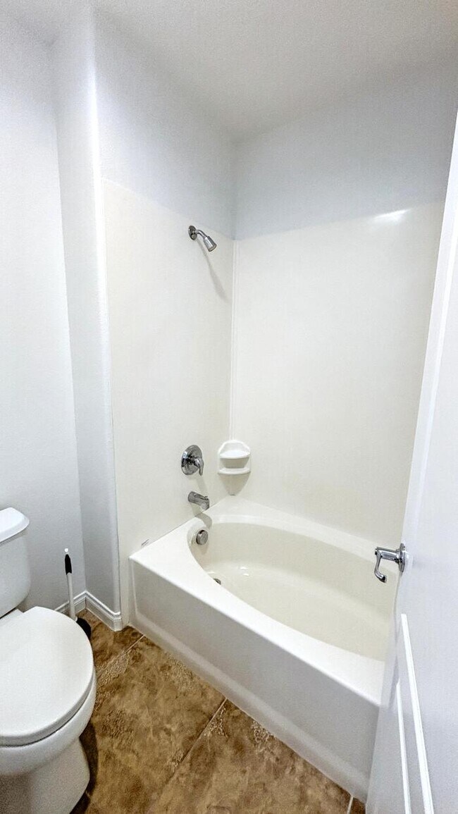 Building Photo - Lovely 2-Bedroom Condo with Convenient Acc...