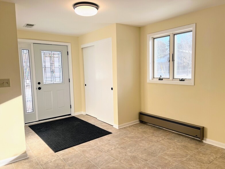 Building Photo - 1670 Stillwater St