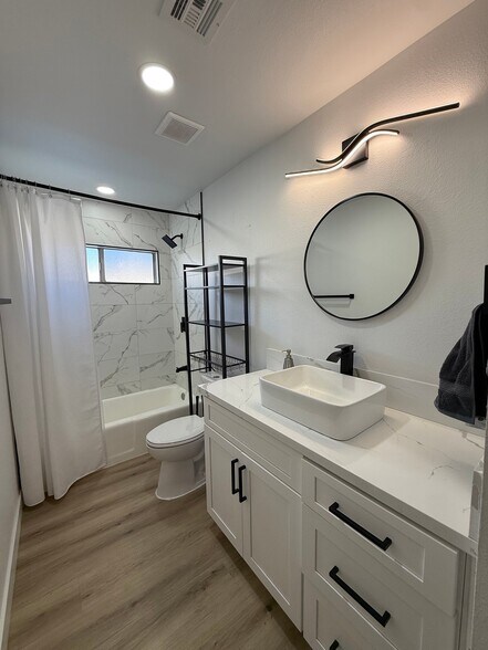 Building Photo - 1705 Battle Creek Cir