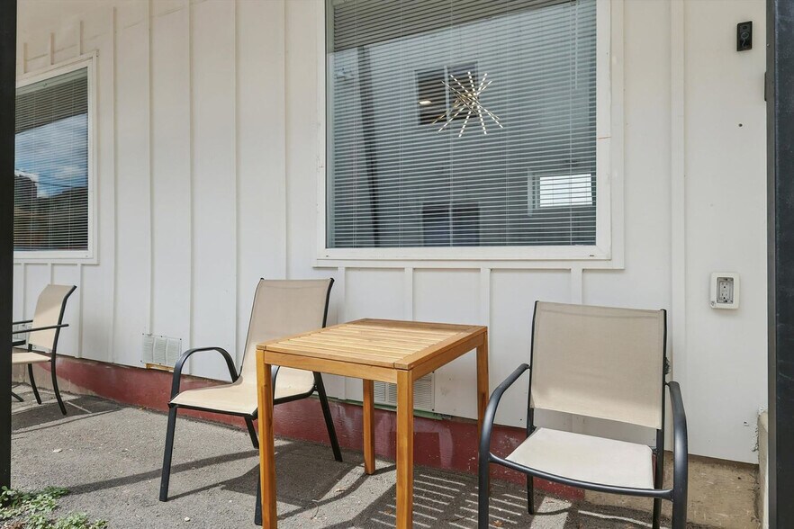 Building Photo - 4416 San Jacinto St