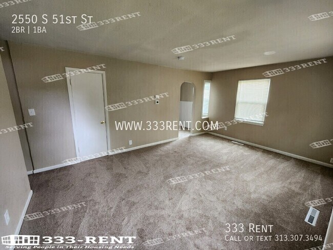 Building Photo - 2550 S 51st St