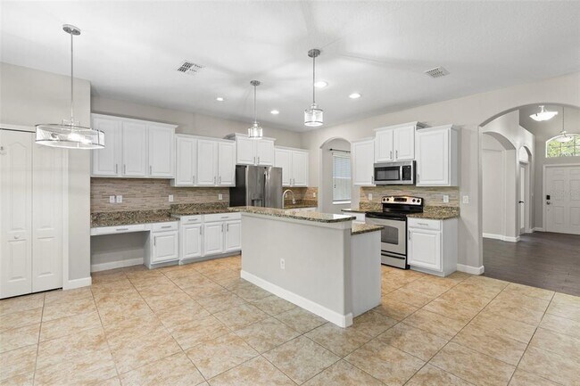 Building Photo - 20405 Autumn Fern Ave