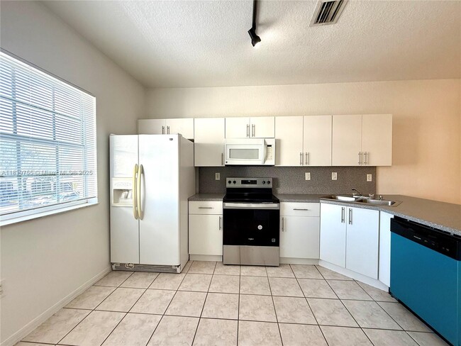 Building Photo - 5670 NW 116th Ave