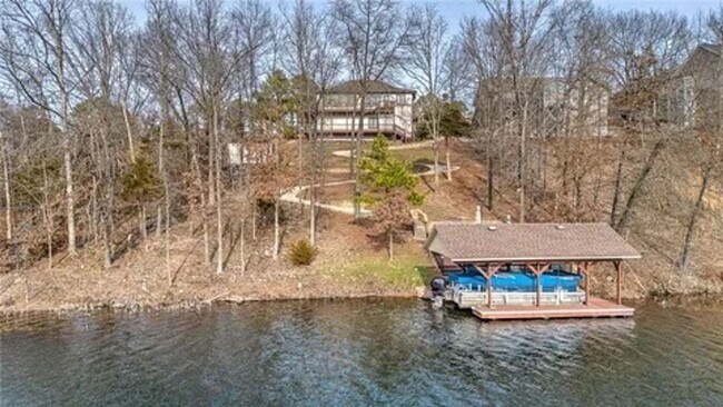 Building Photo - Beautiful Lake Front Home on Loch Lomond!
