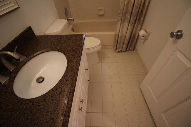 Building Photo - 404 Sabal Palm Ln
