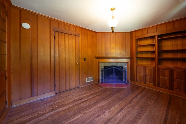 Building Photo - Luxurious Portland Heights home tucked away on a private street on nearly half an acre.