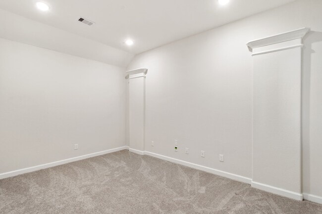 Building Photo - 6131 Belleau Lake Dr