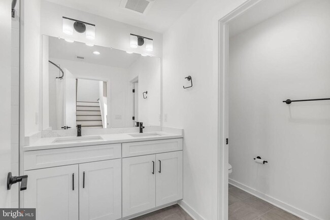 Building Photo - 3213 Birchview Walk
