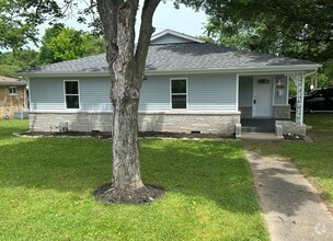 Building Photo - 3 bed/2 bath/1 car garage