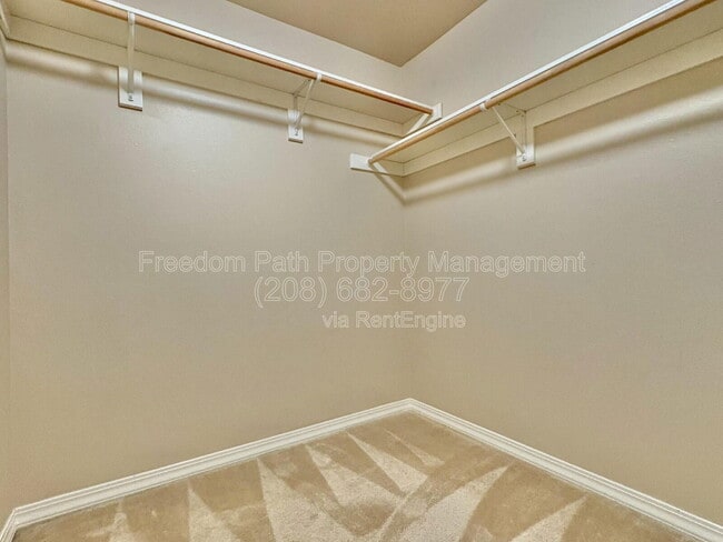 Building Photo - 310 N Promenade Loop