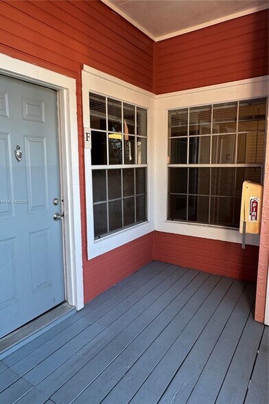 Building Photo - 1355 Crystal Way