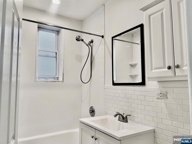 Building Photo - 6045 Blvd 7E Blvd