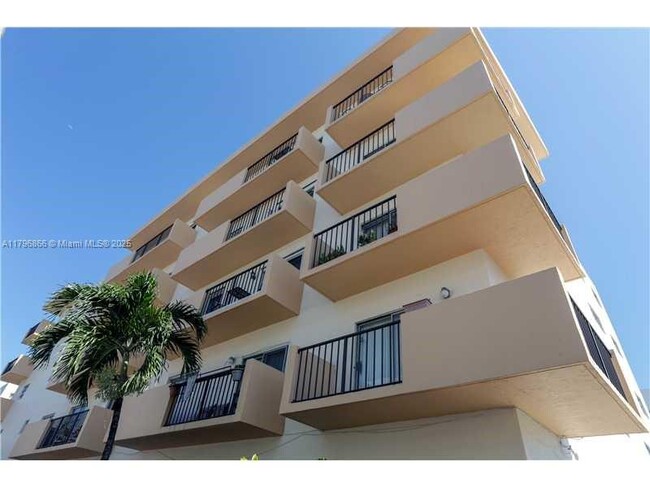 Primary Photo - 1150 Collins Ave
