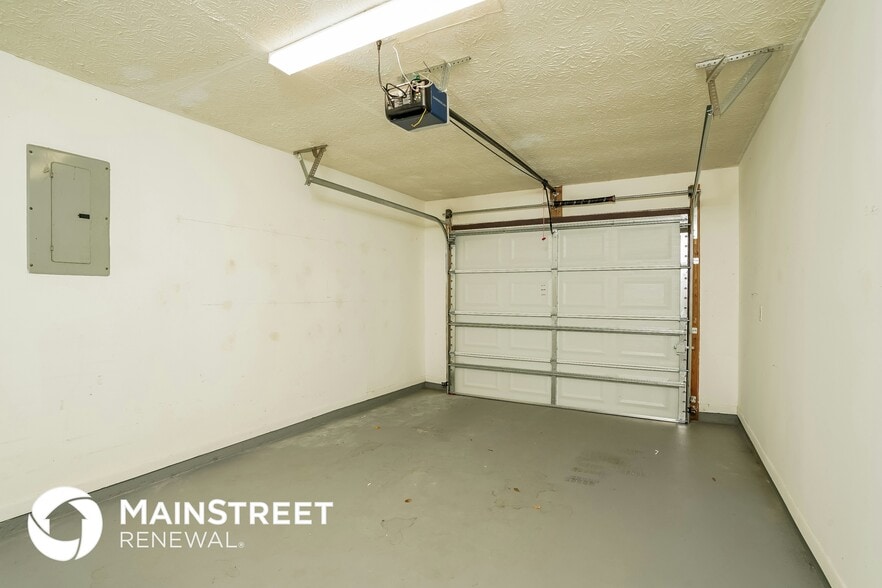 Building Photo - 456 SW Molloy St