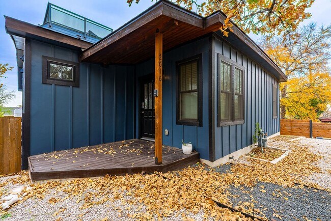 Building Photo - Tip Tier Views at this Beautiful 4 bedroom, 3 bathroom home in Central East Austin!!!