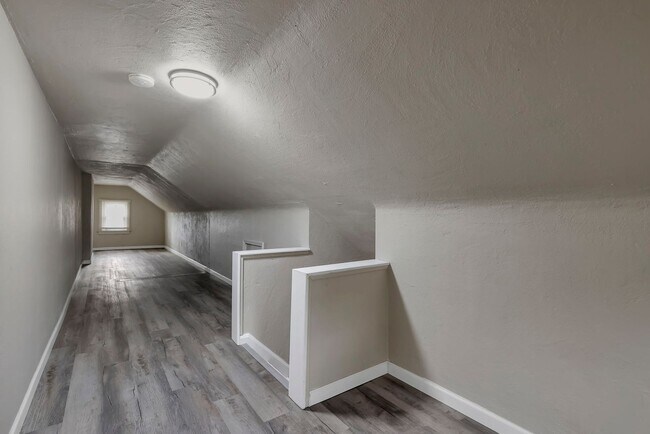 Building Photo - 618-620 Lilley Ave