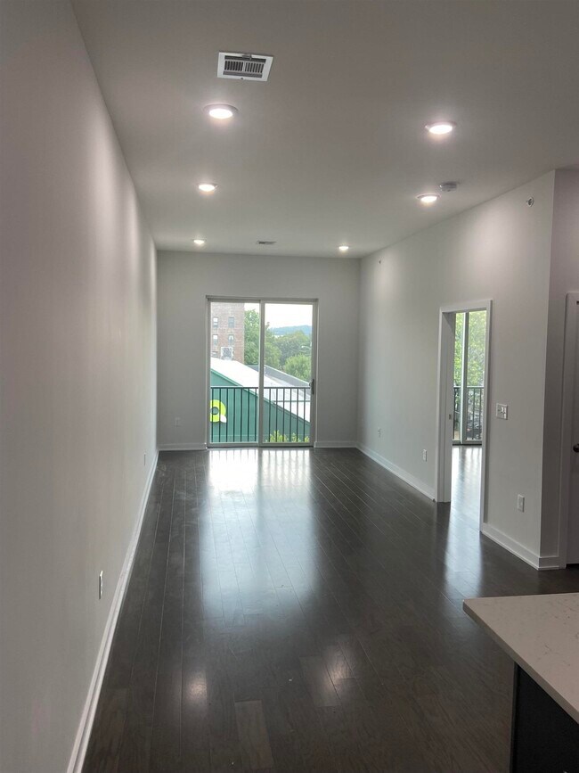 Building Photo - 275 BROADWAY