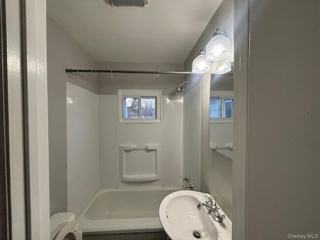 Building Photo - 114 Sprague Ave