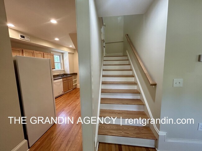 Building Photo - 1518 Wautauga St SW