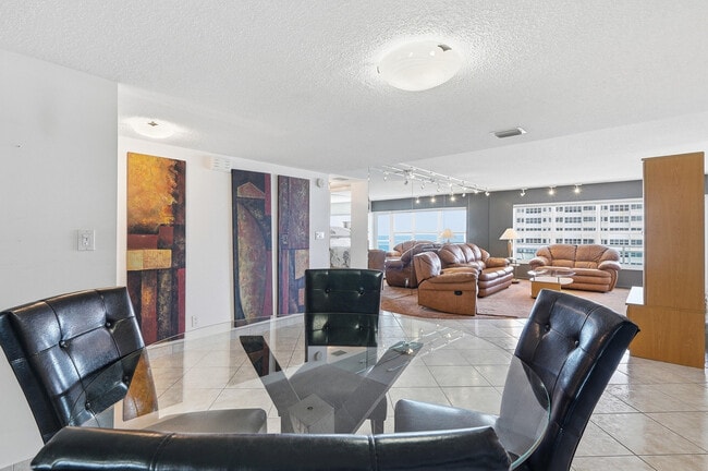 Building Photo - 3900 Galt Ocean Dr