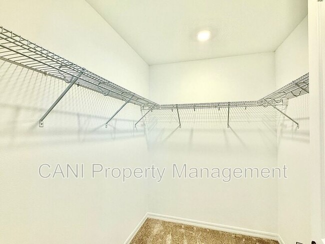 Building Photo - 646 Teviot Rd