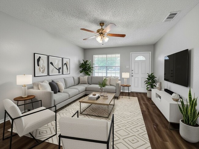 Building Photo - Pet-Friendly 5BR/2BA Home w/ Garage & Fenc...