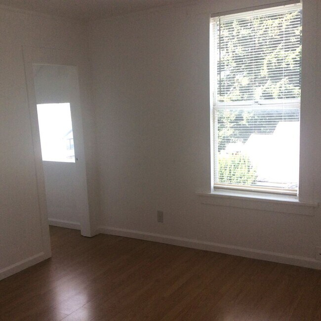 Building Photo - Coleman