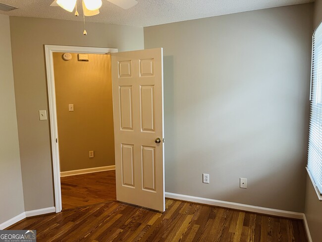 Building Photo - 155 Woodstream Wy