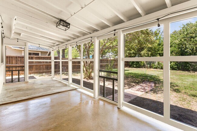 Building Photo - 224 Anhalt Dr