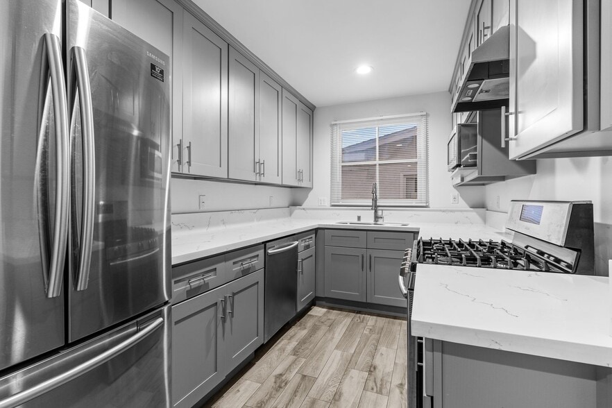 Building Photo - 2104 E Florida St