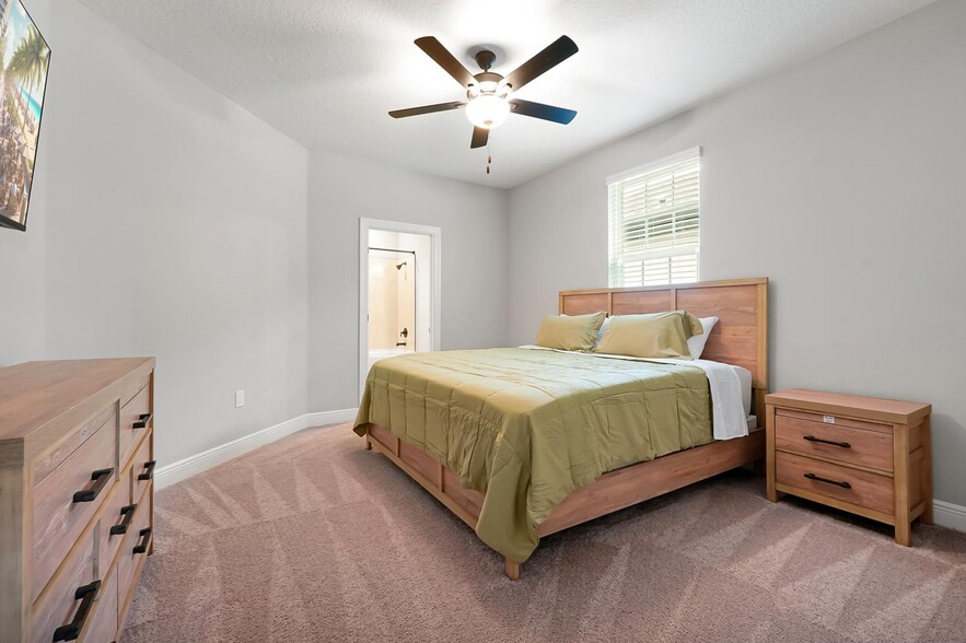 Building Photo - 7692 Somersworth Dr