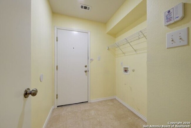 Building Photo - 3 Bedroom/2 Bath Wildhorse Subdivision