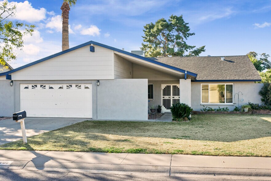 Primary Photo - 2707 E Louise Dr